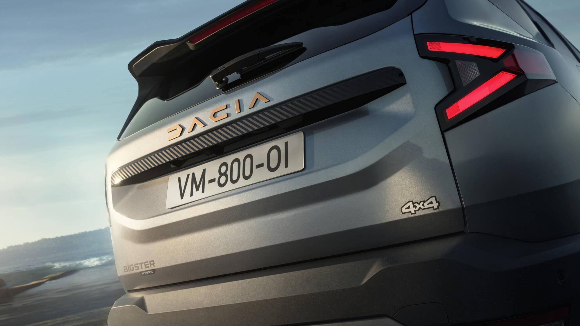 Portón del Bigster con la mención 4x4 en la parte inferior derecha.