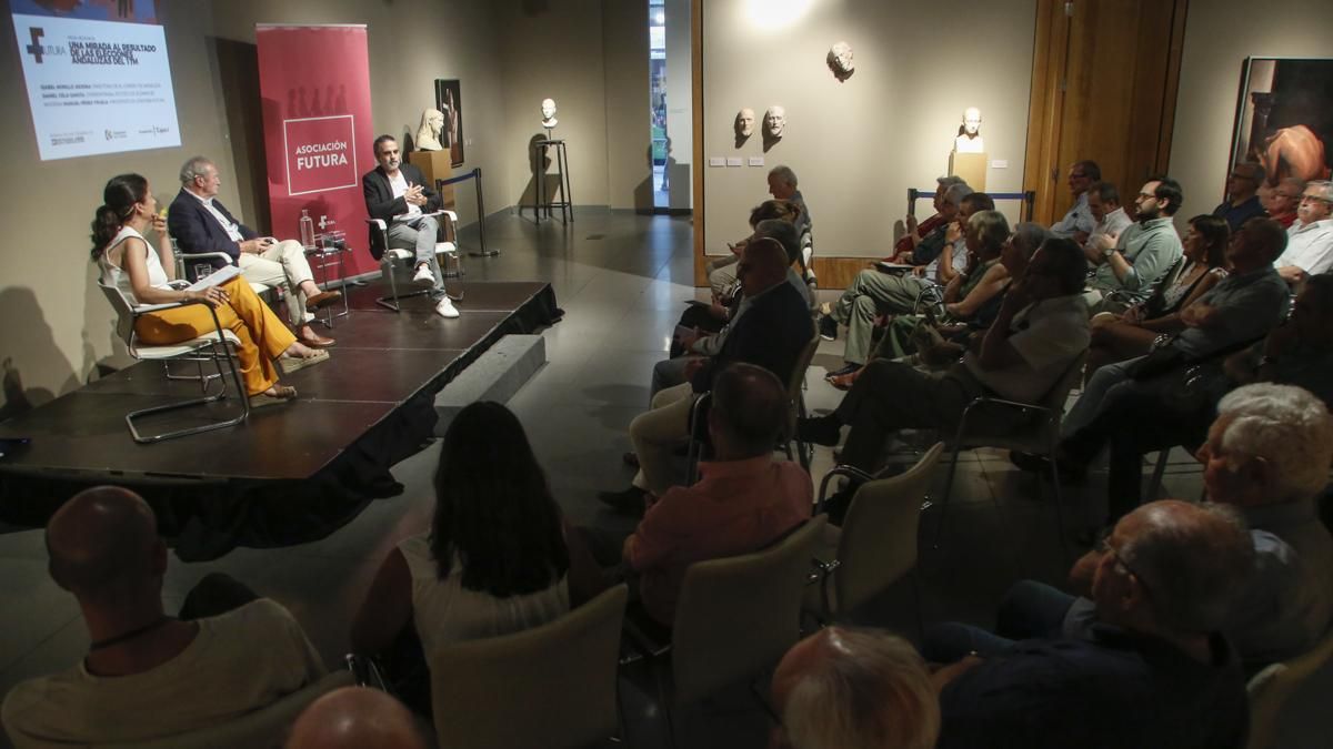 Mesa redonda 'Una mirada al resultado de las elecciones andaluzas del 17M' en la Fundación Cajasol