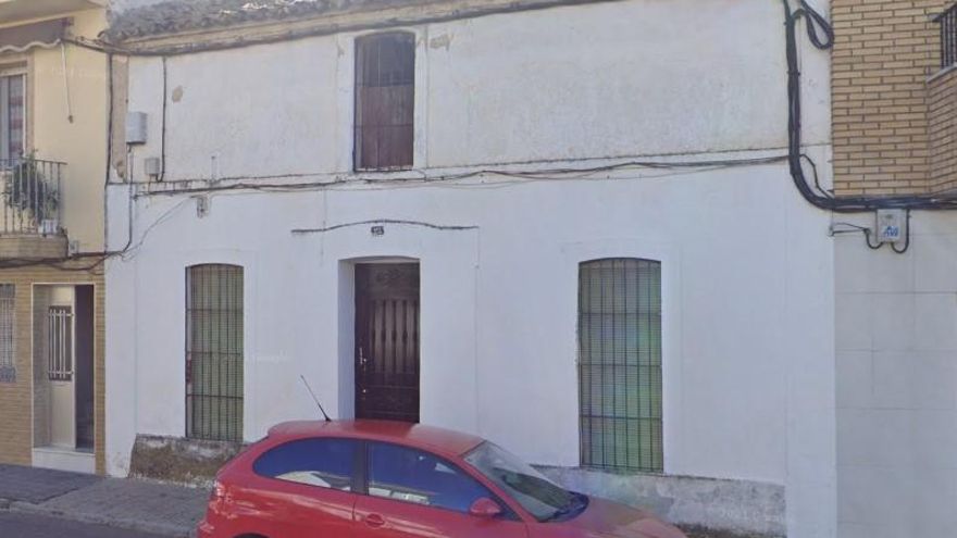 Orden judicial de búsqueda de las hermanas que vivían en la casa incendiada de Zalamea
