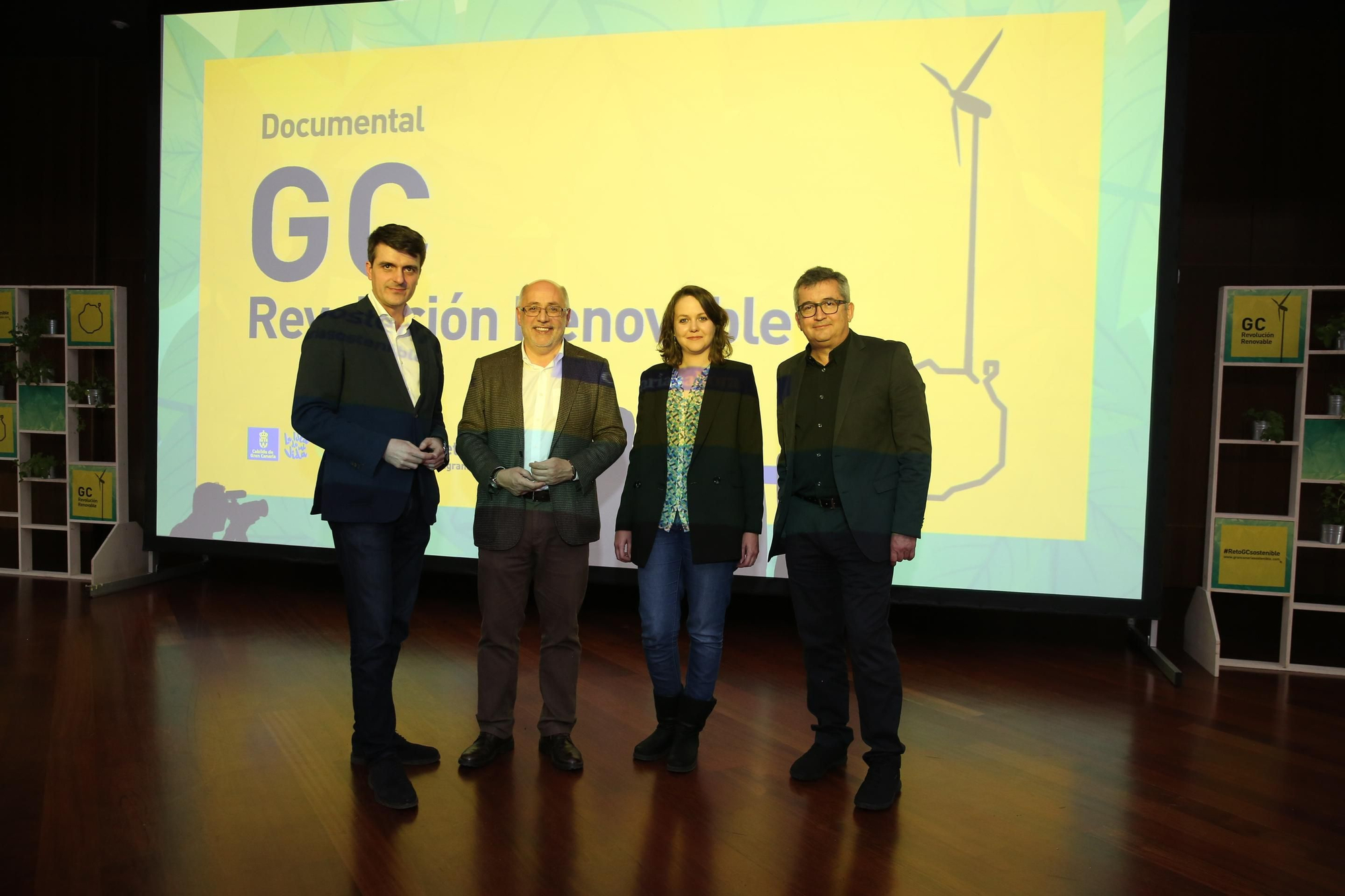 El experto Jorge Morales; el presidente del Cabildo, Antonio Morales, la directora del documetal Macame Mesa y el director de Canarias Ahora Carlos Sosa.