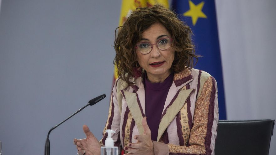 La ministra de Hacienda y portavoz del Gobierno, María Jesús Montero, interviene en una rueda de prensa tras la reunión del Consejo de Ministros, en La Moncloa, Madrid (España), a 23 de marzo de 2021.
