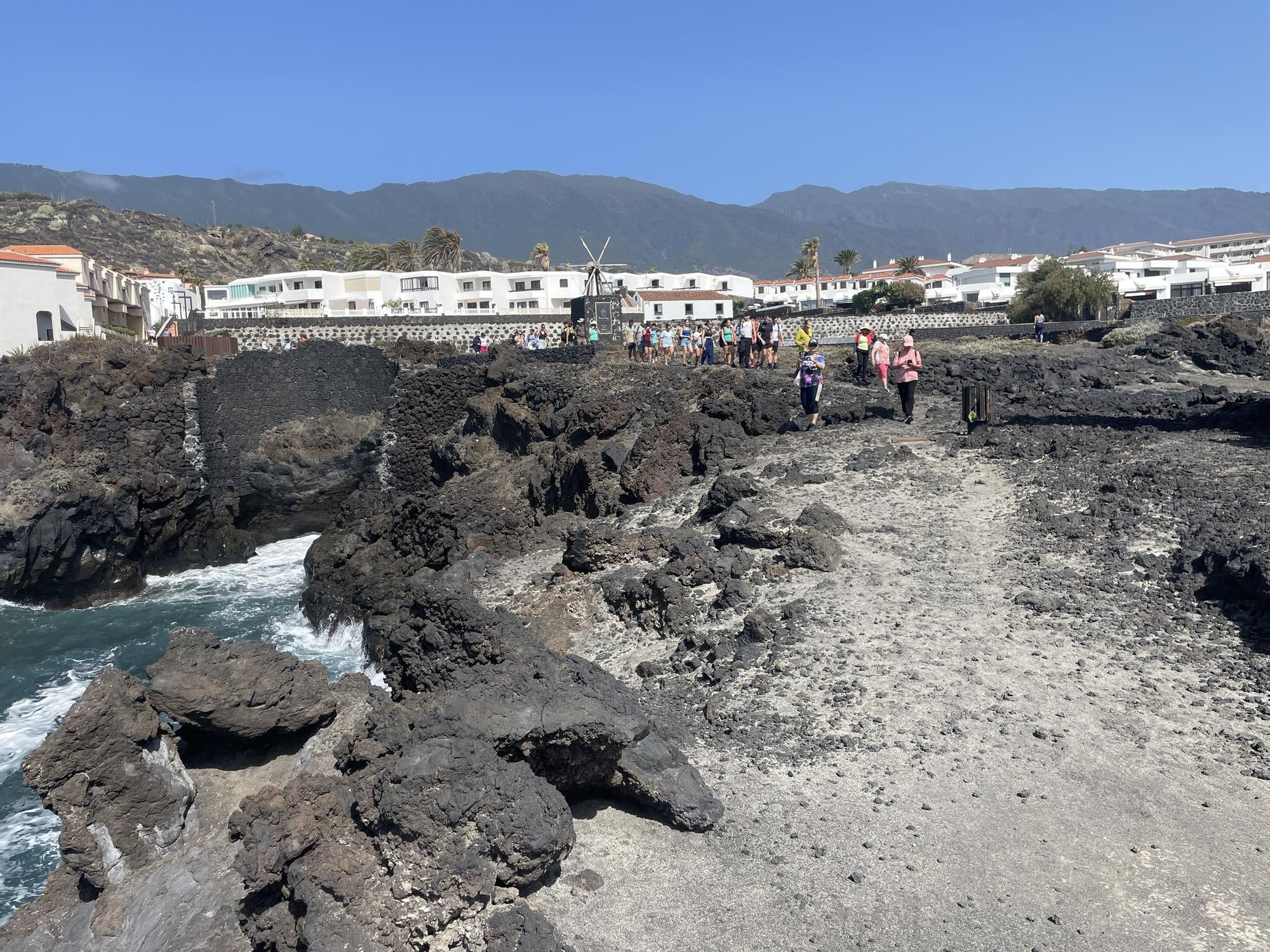 Visita  en Los Cancajos (Breña Baja) al conjunto de piletas marinas prehispánicas, uno de los primeros conocidos en la antigua Benahoare.