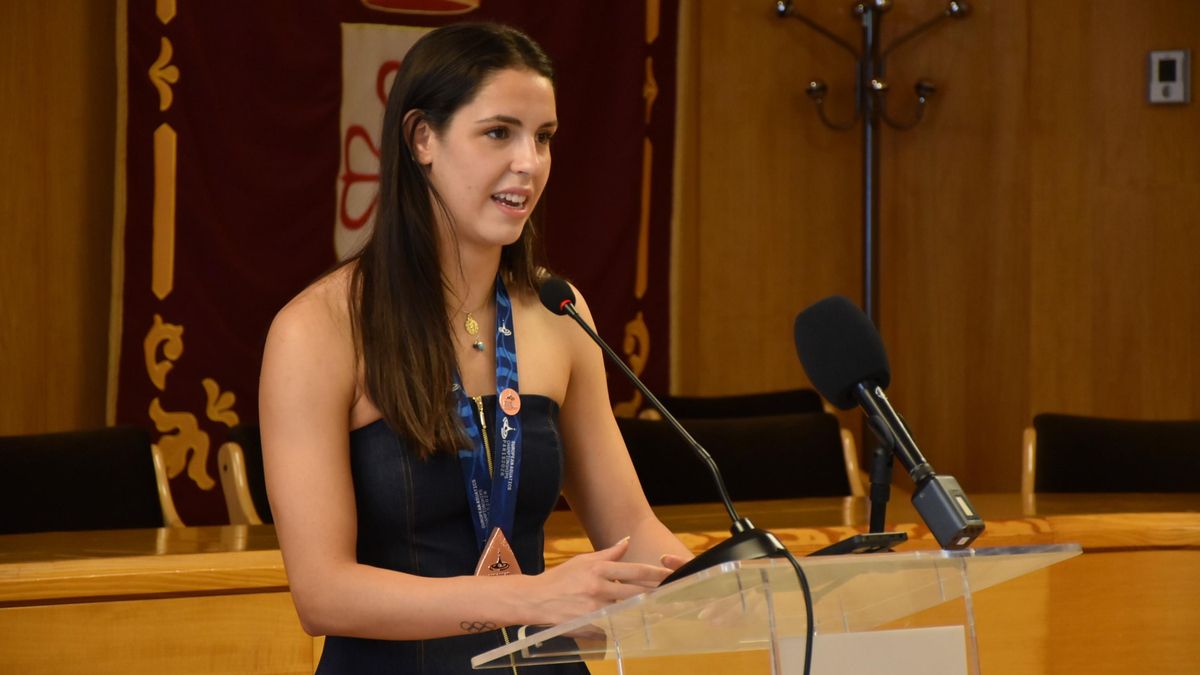 A su vuelta de París, la nadadora fue recibida en el Ayuntamiento de Daimiel, su localidad natal