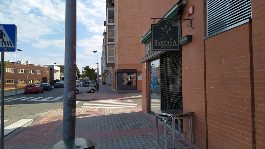 Una cafetería del barrio de Mendillorri cerrada por el brote de coronavirus
