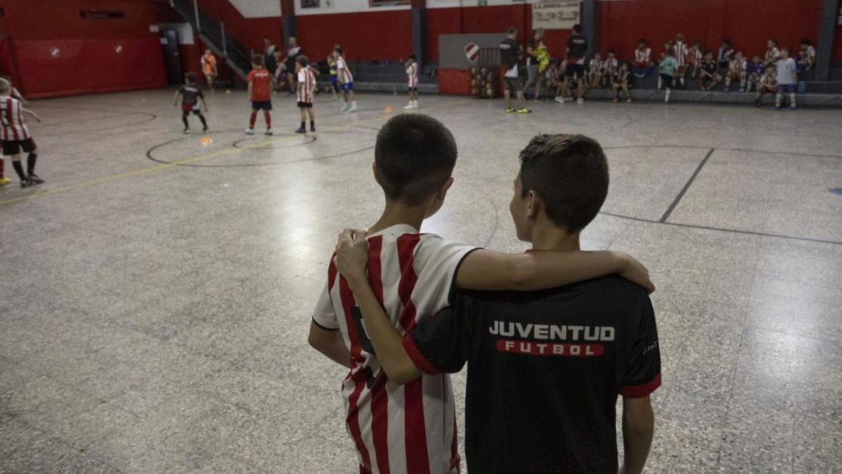La ejecución de las partidas nacionales para clubes de barrio cayó un 98,8% en términos reales entre el primer semestre de 2023 y el mismo período de 2026.