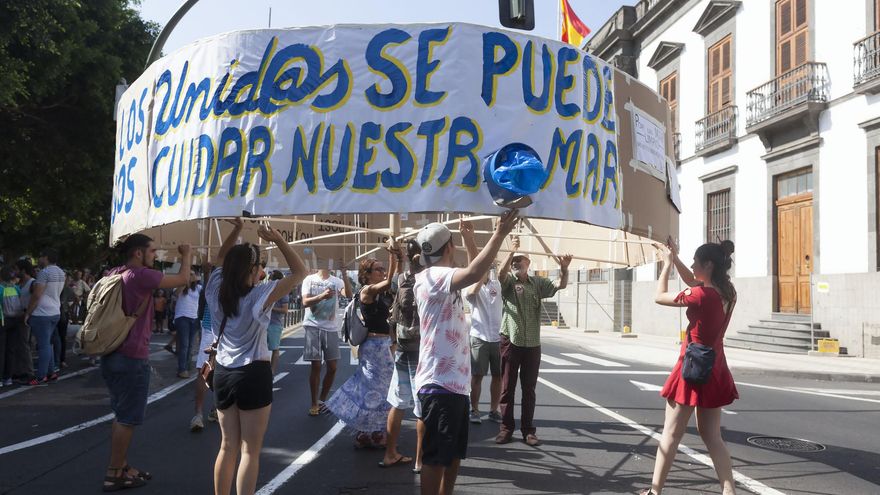 Fotogalería: manifestación contra la contaminación del mar en Santa Cruz