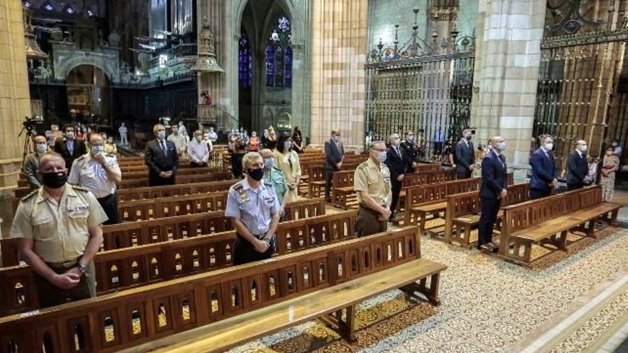 Así se celebró la misa homenaje a las víctimas del coronavirus, con distancia de seguridad. Foto: Campillo / ICAL.