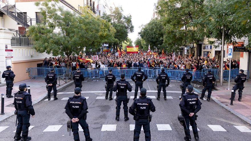EuropaPress 5571402 cientos personas manifestacion contra amnistia frente sede psoe 12