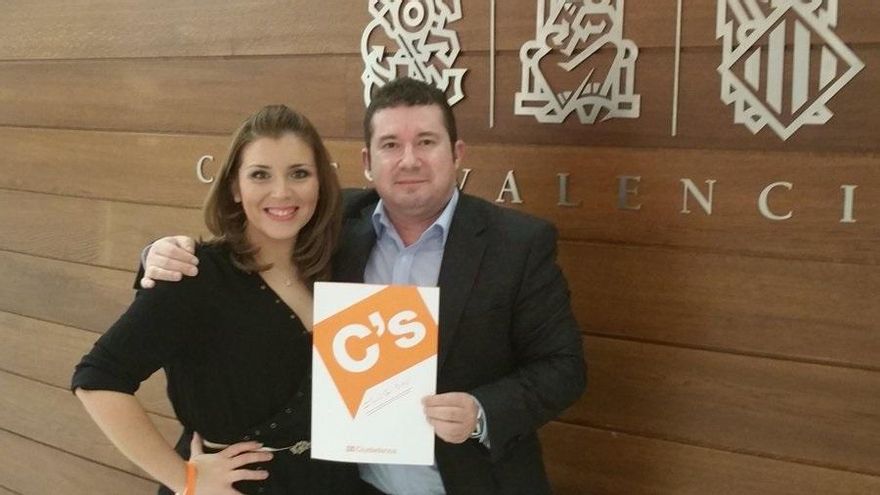 Archivo - La vicealcaldesa de Alicante, Mari Carmen Sánchez, y el senador valenciano de Ciudadanos Emilio Argüeso.