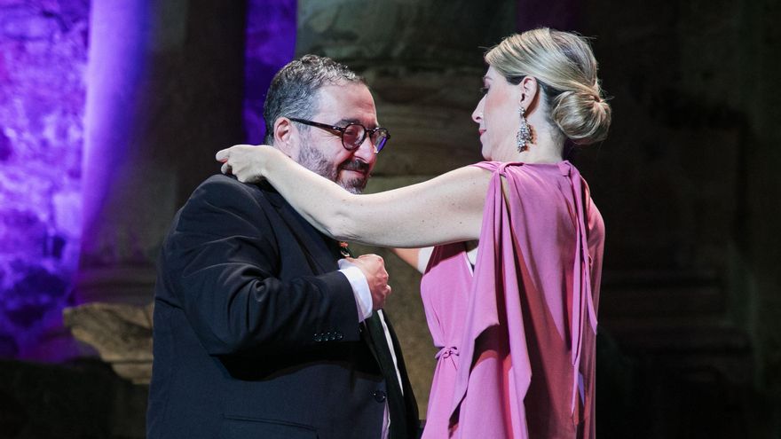 El presidente de la Fundación Triángulo, José María Núñez, recibe la Medalla de Extremadura 2026 de manos de María Guardiola
