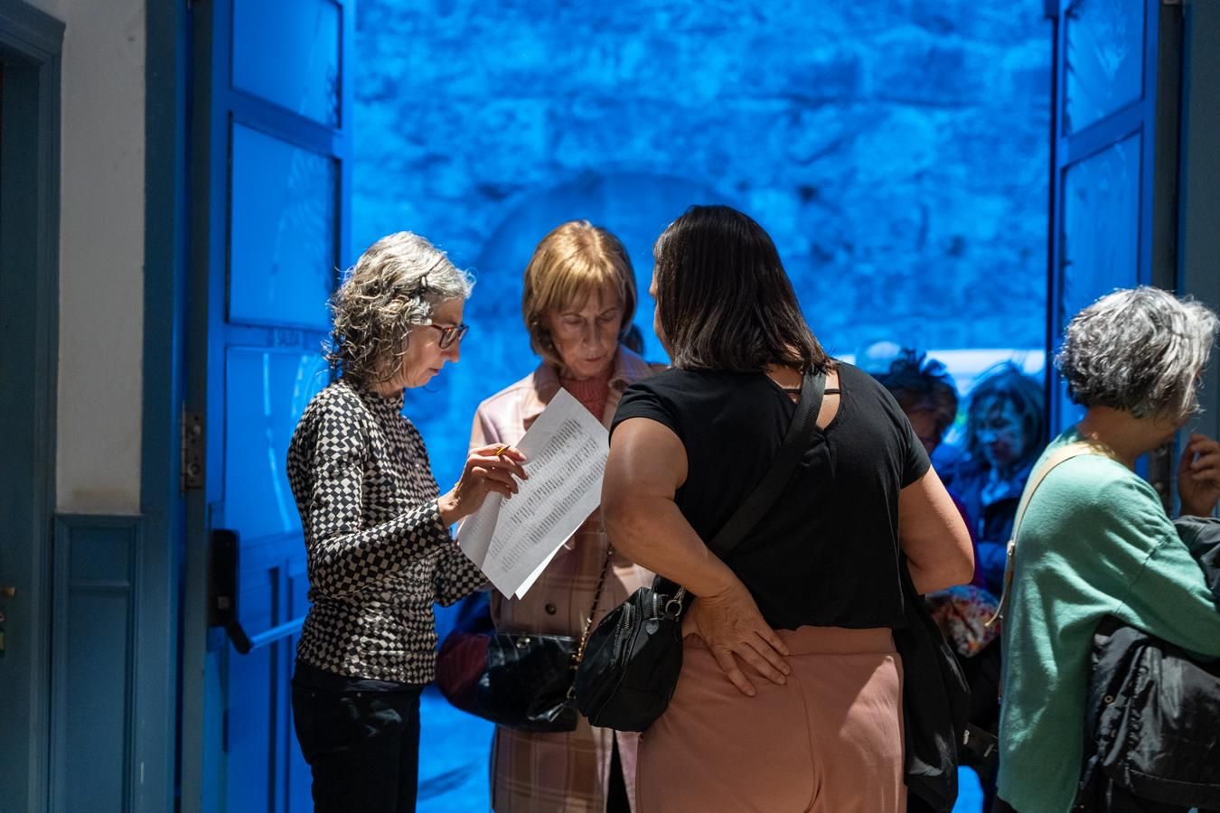 Entrada a la Filmoteca de Cantabria momentos antes de comenzar el evento.