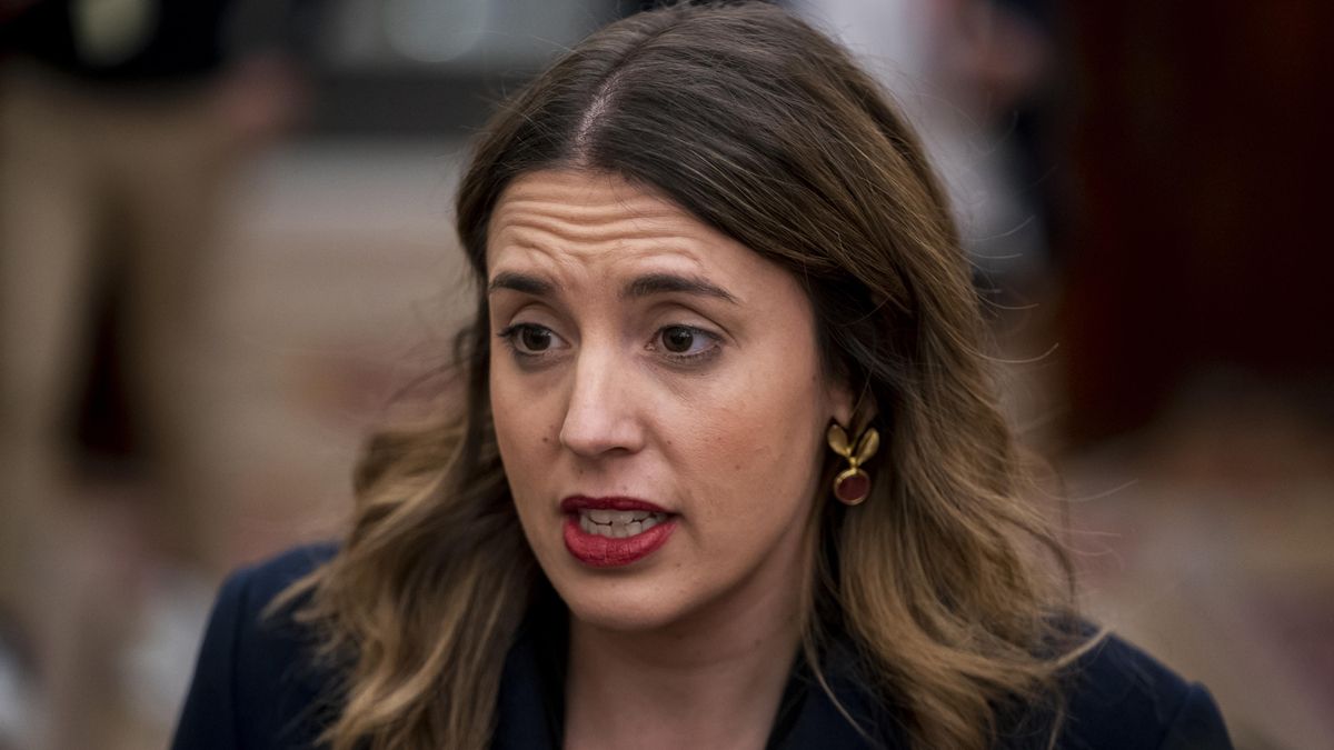 La ministra de Igualdad, Irene Montero, durante una sesión plenaria, en el Congreso de los Diputados, a 21 de febrero de 2023, en Madrid (España).