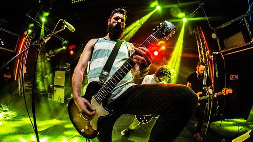 La reunión de los organizadores de un festival asturiano con Vox provoca dos cancelaciones pero también apoyos: "Contra el fascismo, ni un paso atrás"