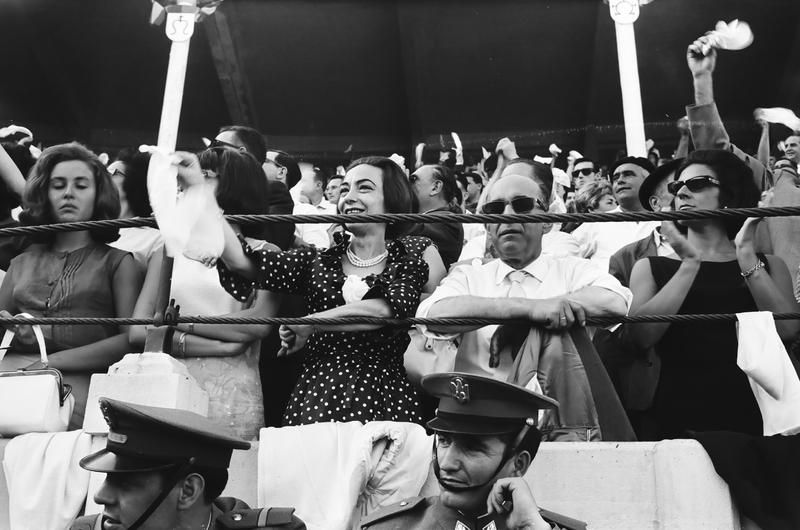 1964: Presiden la corrida Luis Ibarra Landete, alcalde, y los ministros de Franco Fernando María Castiella y Camilo Alonso Vega