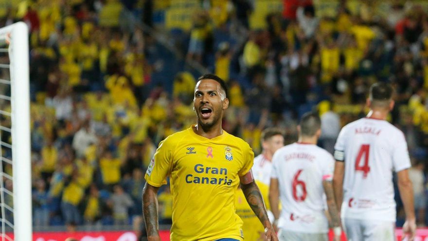 Jonathan Viera resuelve el atasco para alargar el sueño amarillo