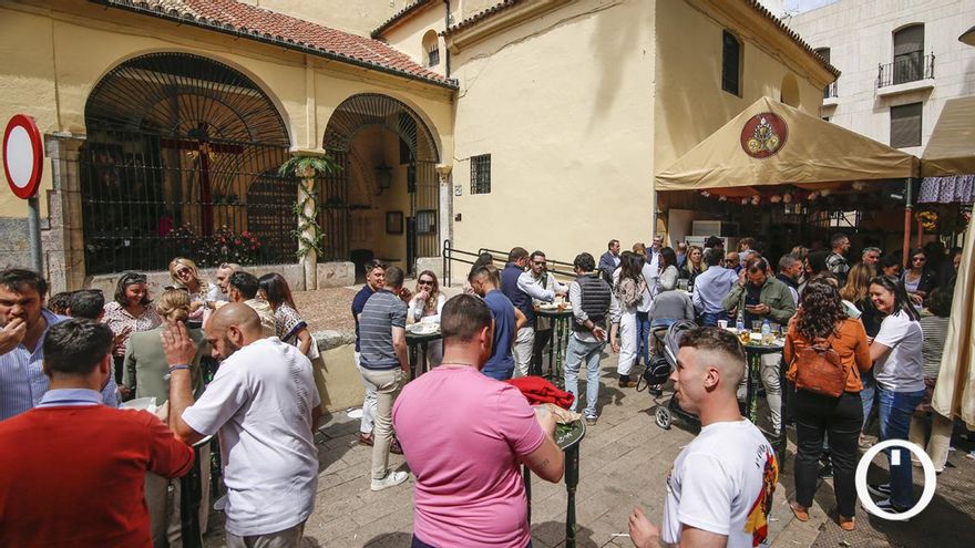 Balance policial del primer día de Cruces: 127 denuncias por orinar en la calle y 89 por hacer botellón