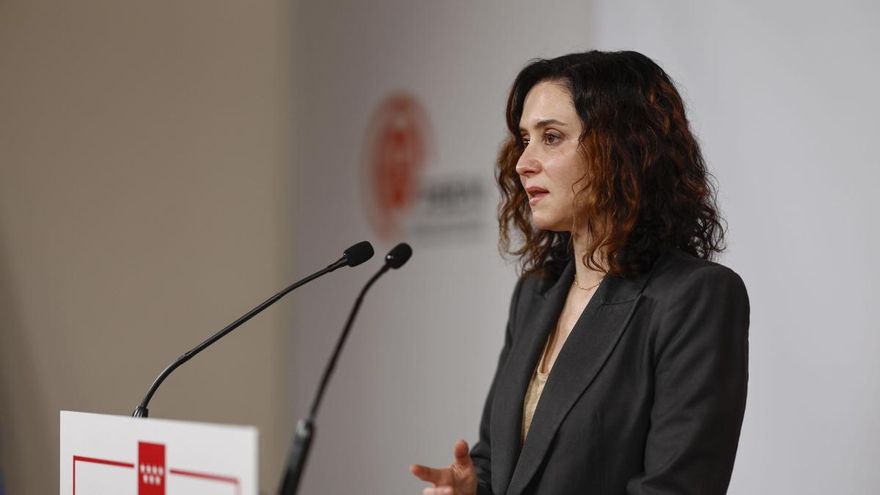 La presidenta de la Comunidad de Madrid, Isabel Díaz Ayuso durante la rueda de prensa ofrecida este martes en la sede de la Agencia de Seguridad y Emergencias ASEM 112 en Pozuelo de Alarcón.
