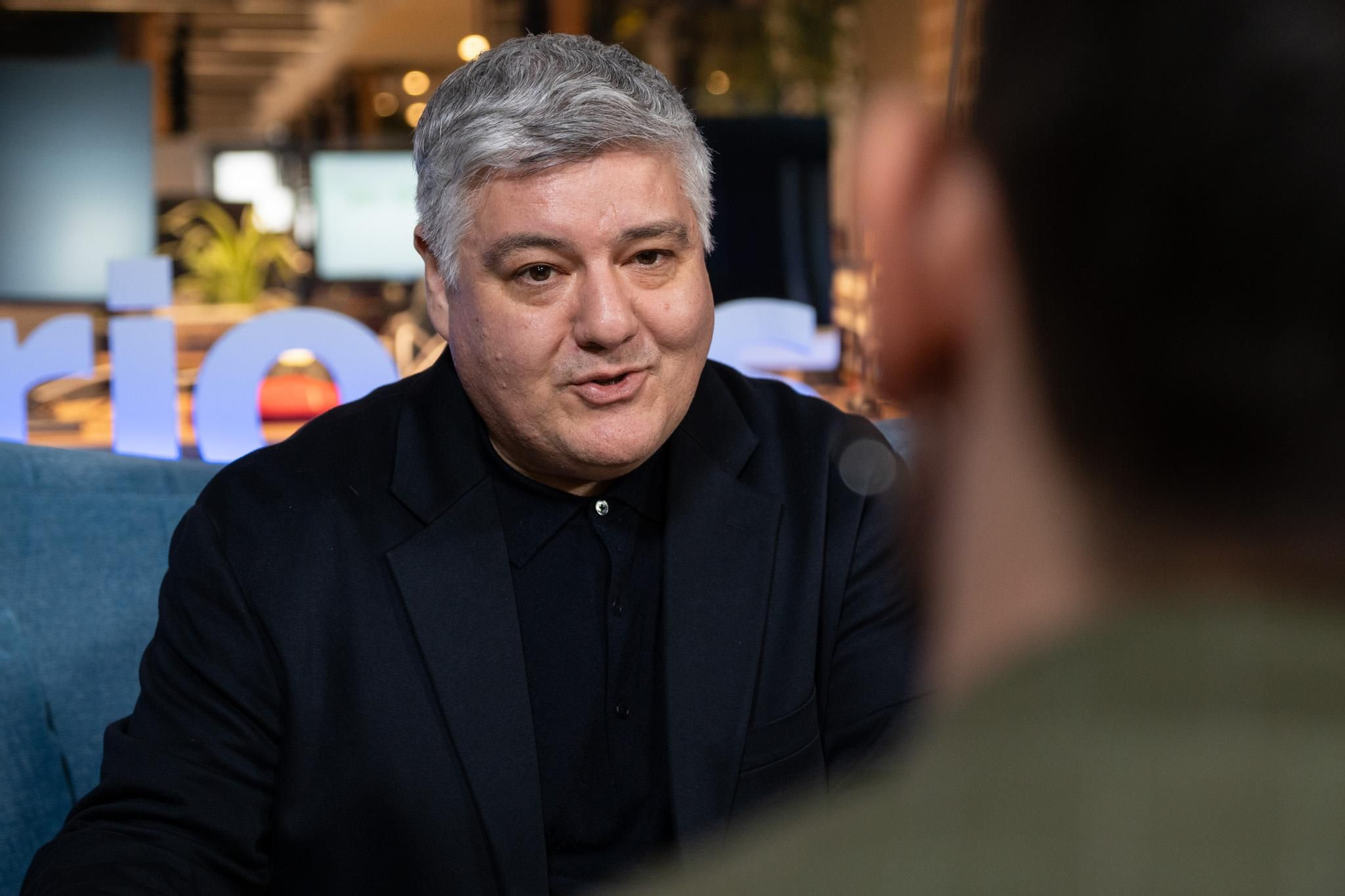 Javier Burón, director de la empresa pública del suelo de Navarra, duranta la entrevista en la redacción de elDiario.es