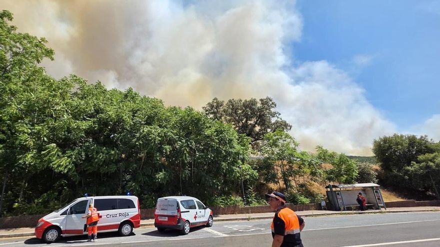 El incendio de Casas de Millán se encamina a la estabilización y los 800 evacuados regresan a sus casas