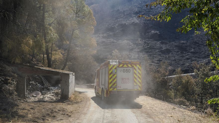 Un incendio amenaza las viviendas de tres núcleos del municipio lucense de A Pobra do Brollón