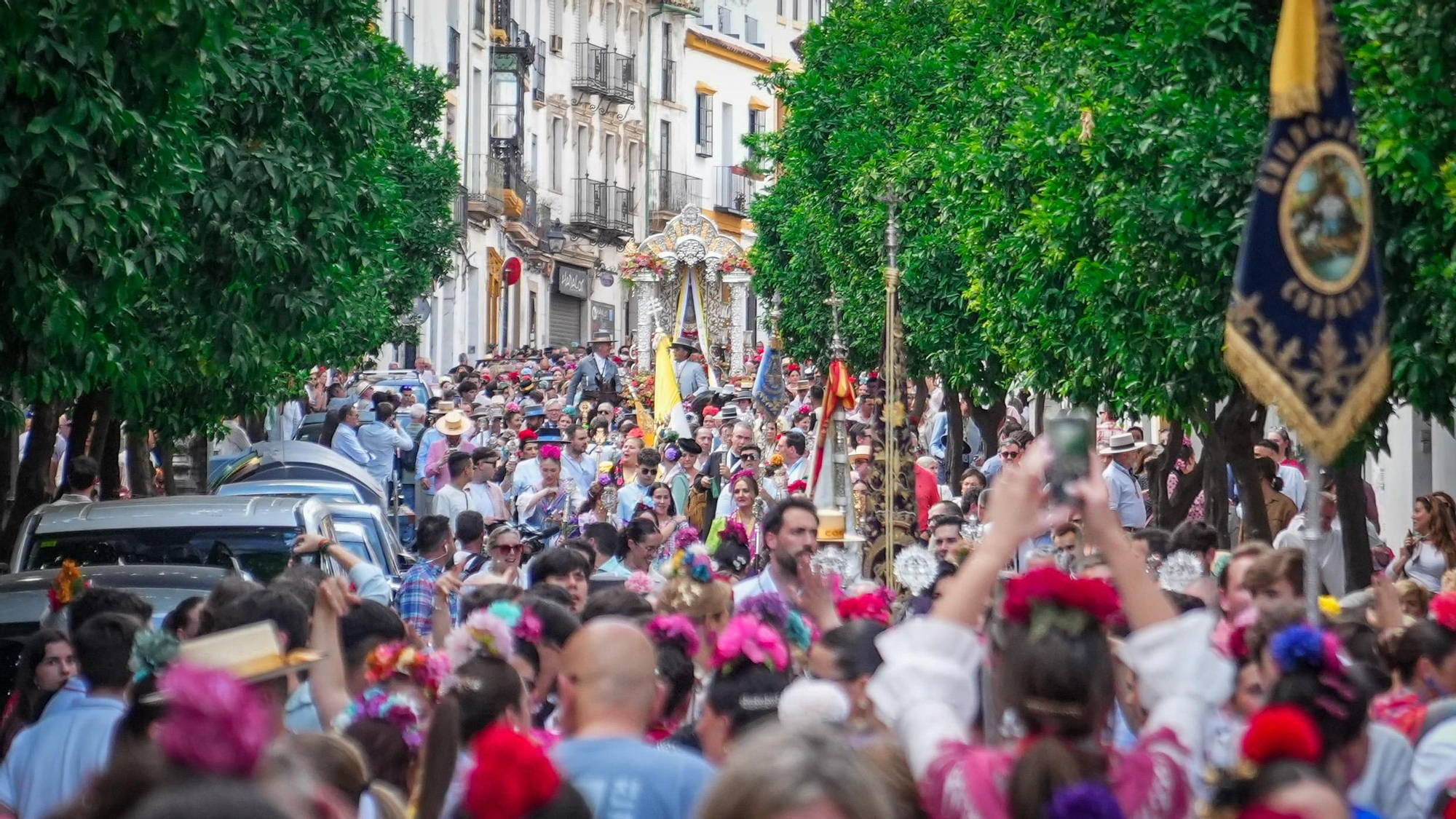 Córdoba inicia su camino hacia El Rocío entre emoción y tradición