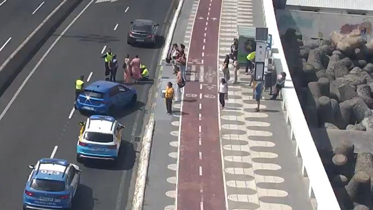 Choque entre dos patinetes con dos personas heridas en el centro de Las Palmas de Gran Canaria
