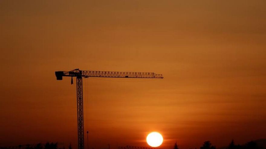 La Agencia Estatal de Meteorología (Aemet) prevé para hoy, sábado, un cielo cubierto con lluvias en Galicia, el Cantábrico occidental y en el extremo noroeste de la meseta norte, así como un ligero ascenso térmico en el Mediterráneo.