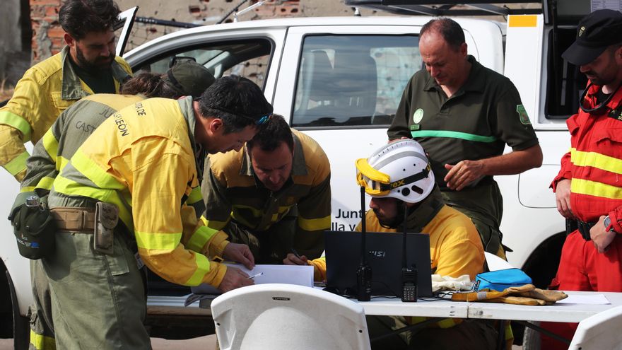El humo del incendio de Villaverde los Cestos (León) corta 10 kilómetros de la N-6