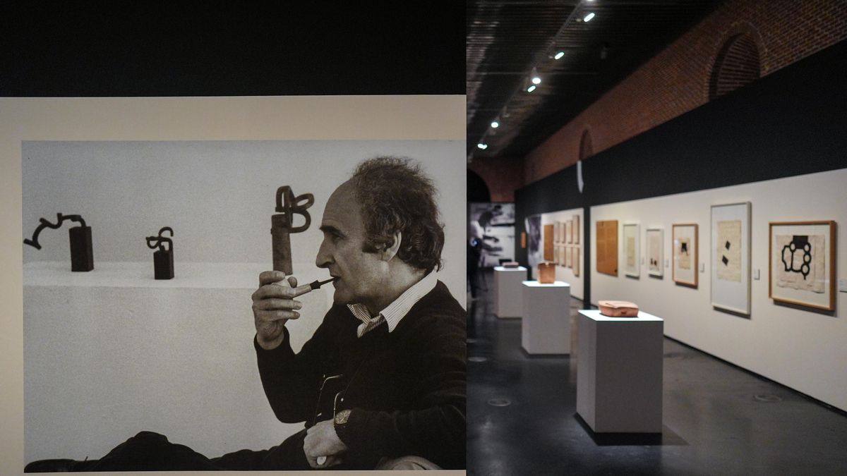 El artista Eduardo Chillida en una foto expuesta en la muestra de Conde Duque