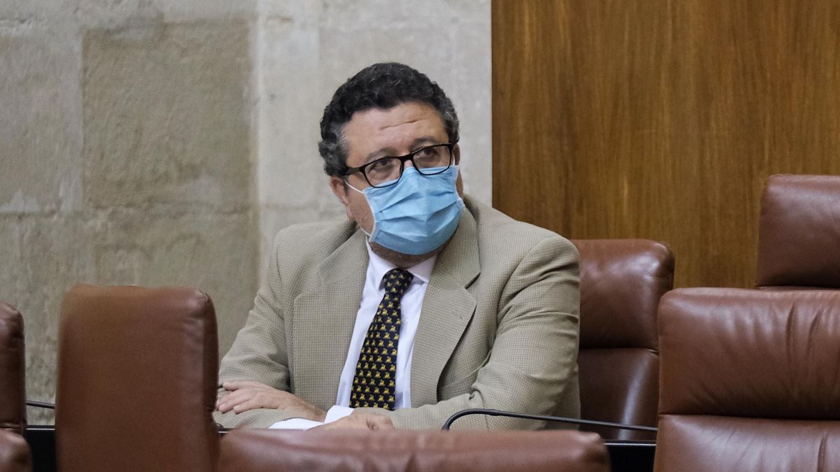 Archivo - El que fuera presidente del grupo parlamentario de Vox en Andalucía, Francisco Serrano, en una foto de archivo.