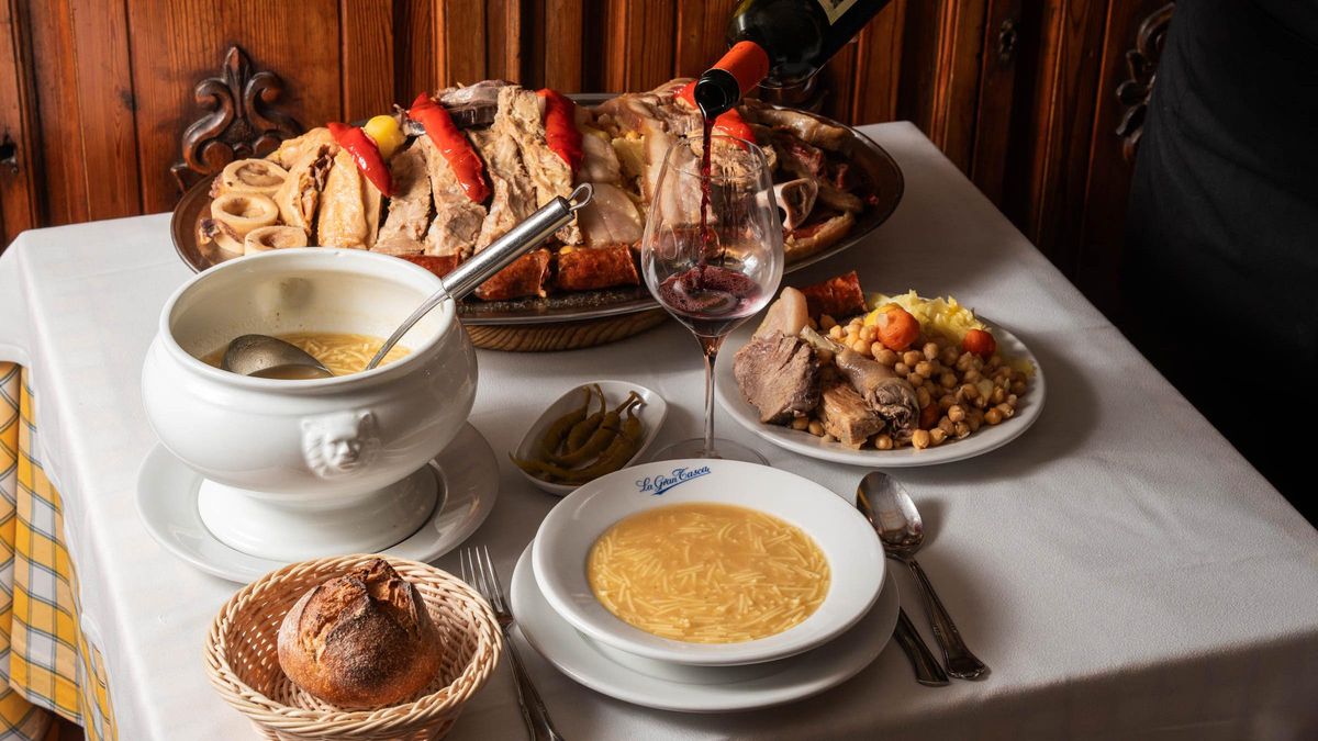 Así es el cocido que conquista Madrid desde hace más de 80 años: el secreto está en su puchero