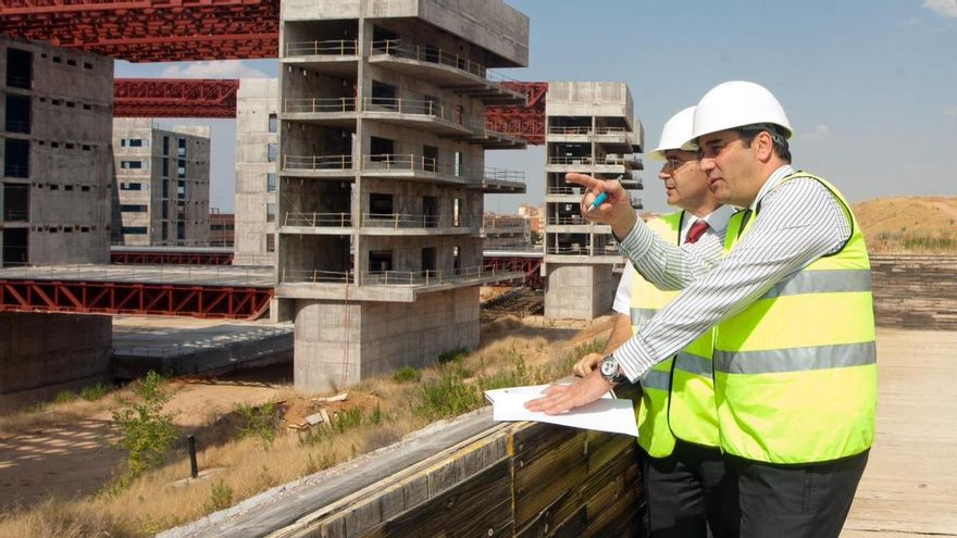 Obras del hospital de Toledo con el consejero de Sanidad, José Ignacio Echániz / Foto oficial