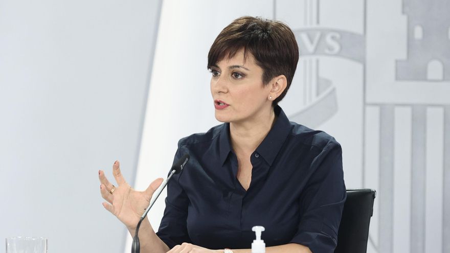 La ministra Portavoz, Isabel Rodríguez, comparece tras la reunión del Consejo de Ministros en Moncloa, a 15 de marzo de 2022, en Madrid (España). El Gobierno ha aprobado hoy un decreto ley de respuesta a la sequía que incluirá medidas fiscales, sociales y de liquidez para paliar el actual déficit de precipitaciones.