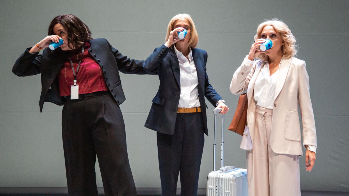 Las Huecas arrastran por el suelo y se ríen de las líderes de la extrema derecha en 'Risa Caníbal'