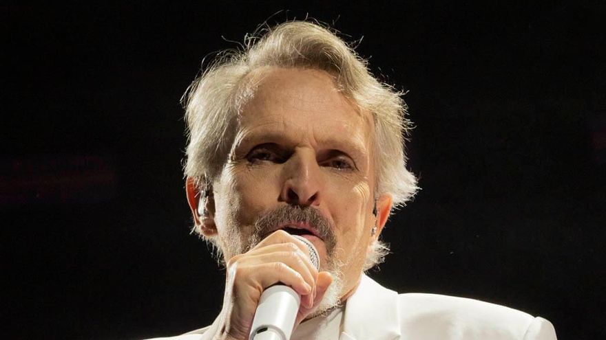 Miguel Bosé en un momento del concierto