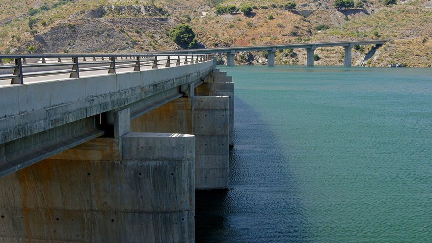 El pantano con más agua embalsada de Granada aún no ha entrado en servicio 20 años después de inaugurado