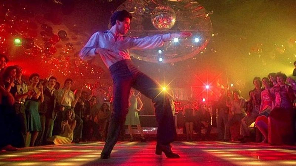 'El cine de los Capcuchinos' repesca a John Travolta convertido en Tony Manero en 'Fiebre del sábado noche'