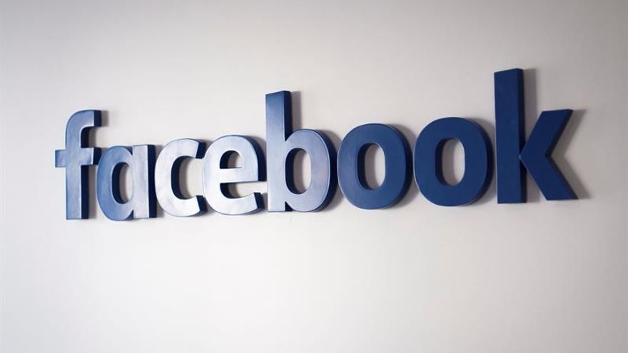 Facebook batalla por controlar la conversación de millones de personas