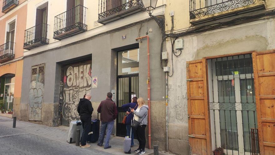La oficina que persigue los pisos turísticos en Madrid denuncia ante el Ayuntamiento 10.134 alojamientos y pide su cierre