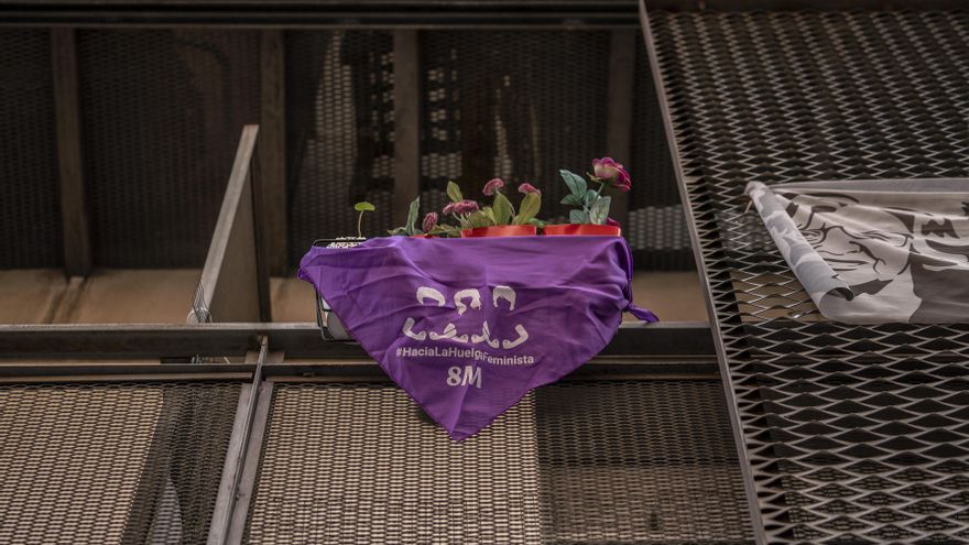 Madrid ha amanecido con mensajes feministas como respuesta a la prohibición de manifestarse ratificada esta misma mañana por el Tribunal Supremo