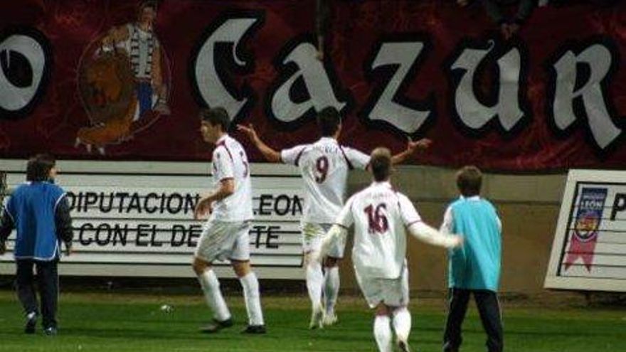 Murci celebra uno de sus 33 goles en lo que va de la temporada.