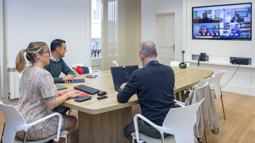 La consejera de Empleo, Eugenia Gómez de Diego, en la reunión del pleno nacional del Consejo Rector del OEITSS .