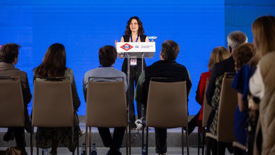 La presidenta de la Comunidad de Madrid y presidenta del PP de Madrid, Isabel Díaz Ayuso, interviene durante las ‘I Jornadas Entre Distritos’ del PP de Madrid, en el Hotel NH Collection Madrid Eurobuilding