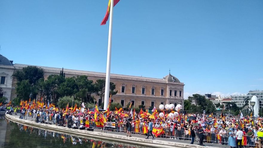 Más de mil personas se concentran ya desde las 11.00 horas en la madrileña Plaza de Colón para proetestar contra los indultos a los líderes del procés. En Madrid, a 13 de junio de 2021.