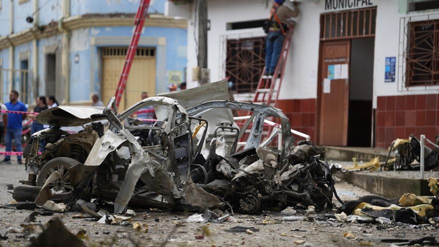 Tres atentados con vehículos bomba sin víctimas en el departamento colombiano del Cauca