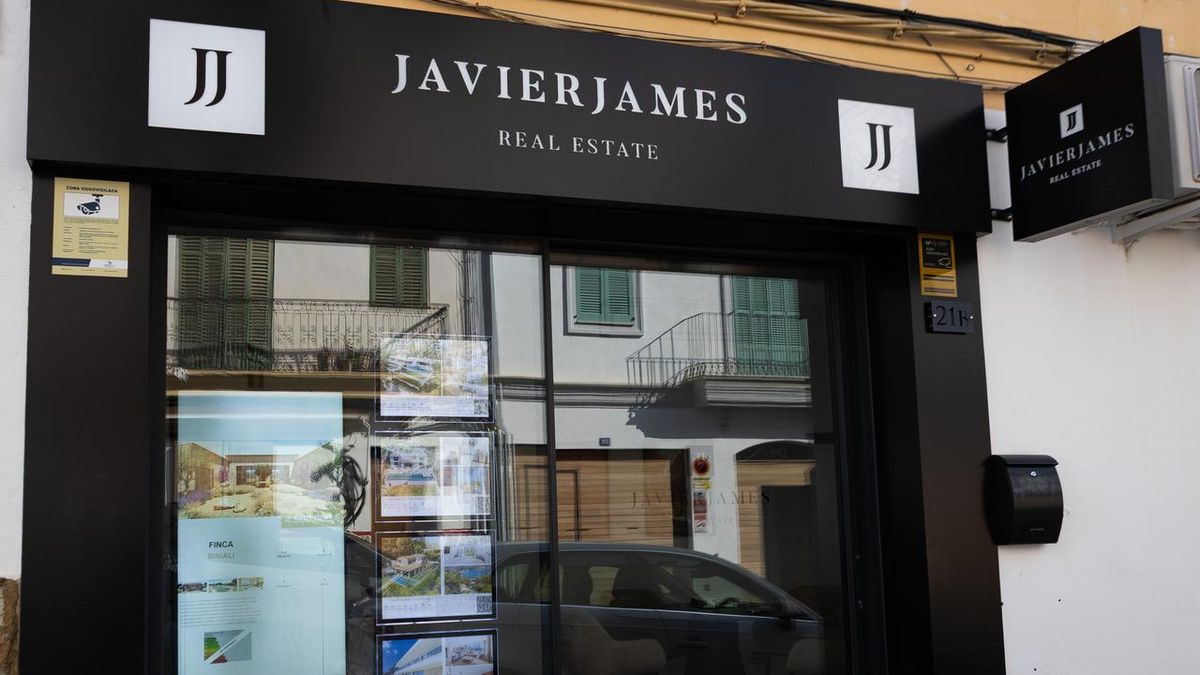 Una inmobiliaria en el centro de Palma: todos sus anuncios están escritos en inglés