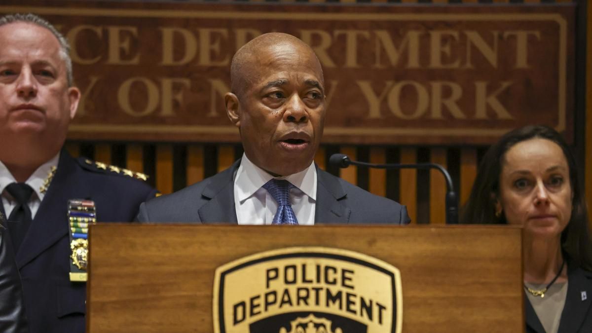 El alcalde de Nueva York, Eric Adams, se retira de la carrera a la reelección