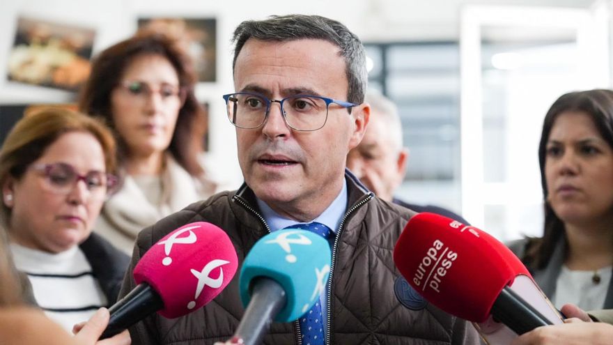 El presidente de la Diputación de Badajoz acusa a la Junta de Extremadura de "fabricar" el caso del hermano de Pedro Sánchez