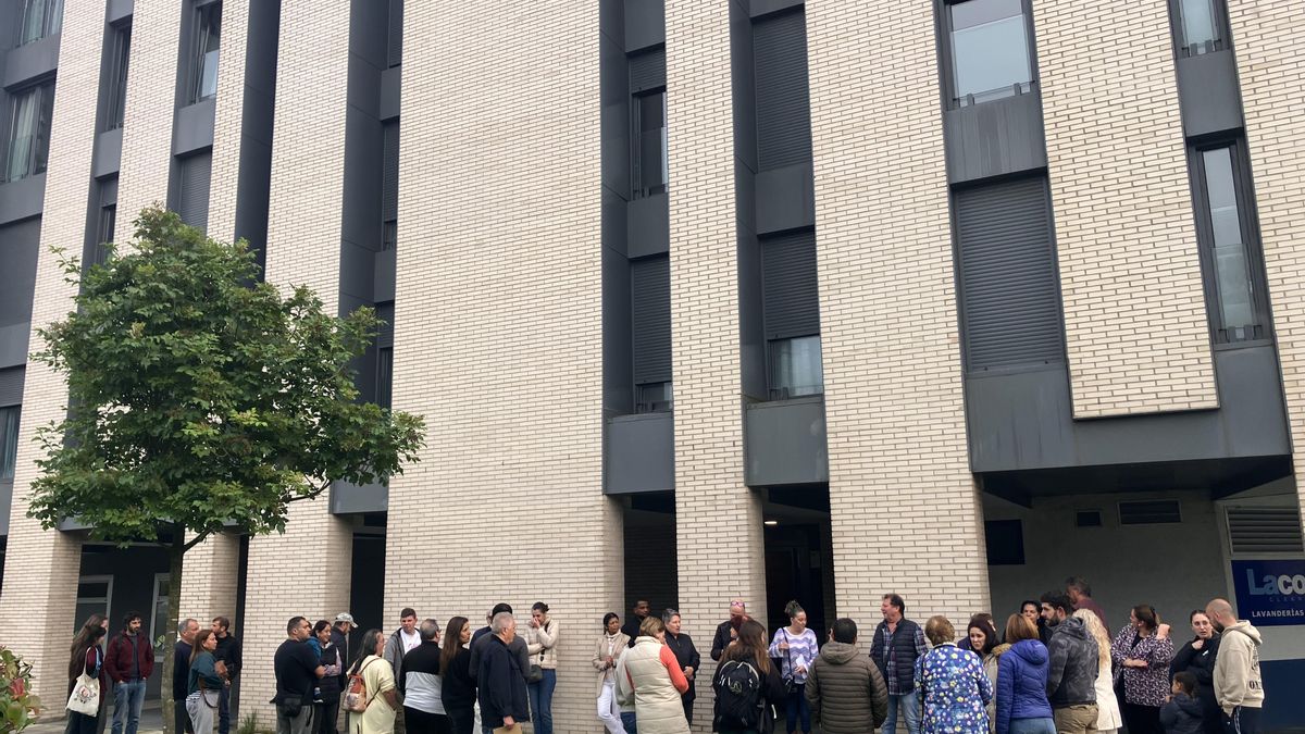Un centenar de inquilinos de Santander se moviliza tras la venta en lote de sus pisos en alquiler asequible a un fondo de inversión