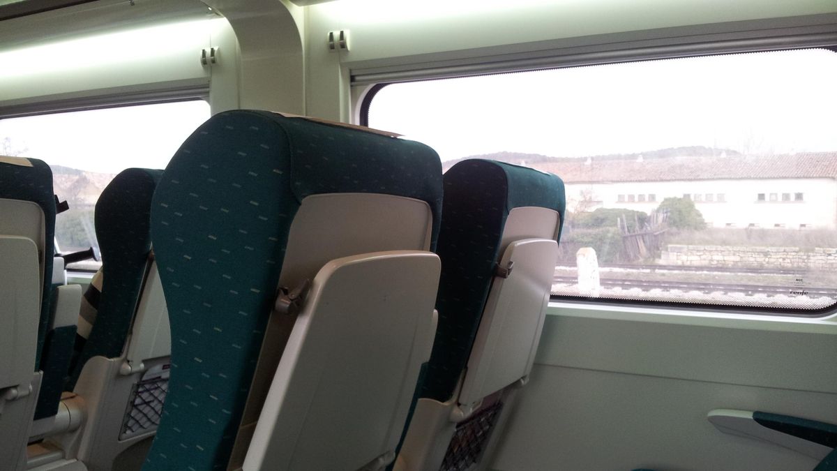 Archivo - Tren Alvia, Interior Vagón, Renfe